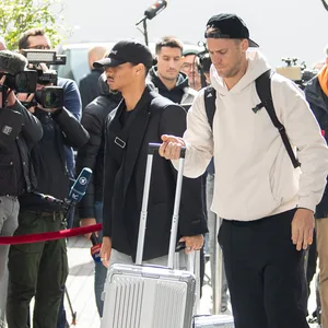 Manuel Neuer bei der Ankunft im DFB-Hotel am Montag. Der Torhüter musste wenig später mit einer Corona-Infektion abreisen.