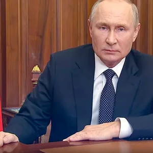 Standbild der Fernsehansprache, Putin guckt ernst in die Kamera
