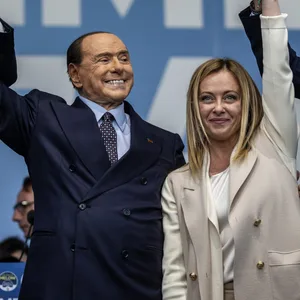 Der rechte Block um Matteo Salvini (l., Lega Nord), Silvio Berlusconi (Forza Italia) und Giorgia Meloni (Fratelli d'Italia) geht als Favorit in die Wahl.