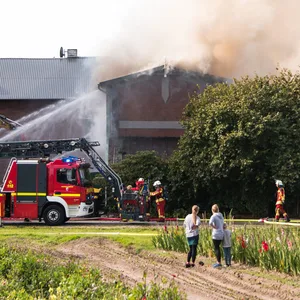 In Borgdorf-Seedorf (Kreis Rendsburg-Eckernförde) hat am Freitagvormittag eine Scheune gebrannt.