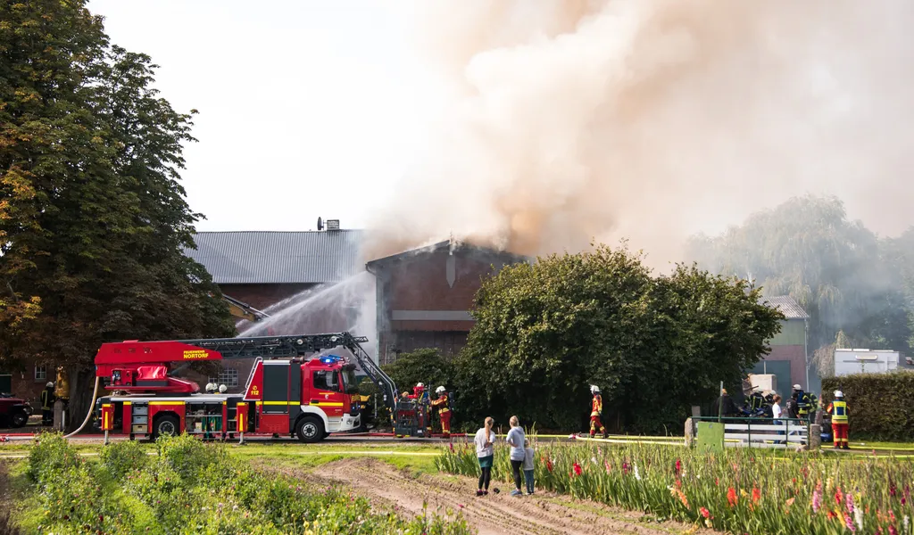 In Borgdorf-Seedorf (Kreis Rendsburg-Eckernförde) hat am Freitagvormittag eine Scheune gebrannt.
