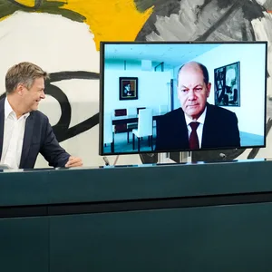 Robert Habeck (v. l., Grüne), Olaf Scholz und Christian Lindner (FDP) stellten die Pläne der Bundesregierung zur Energieversorgung und Preisbegrenzung für Gas vor.