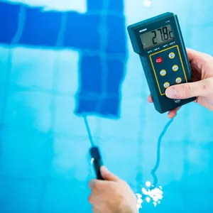 Wegen der Energiekrise haben zahlreiche Schwimmbäder in Niedersachsen und Bremen die Wassertemperaturen gesenkt.