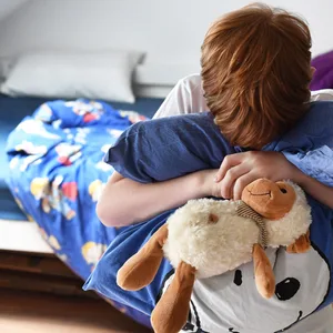 Ein sogenannter Teamer soll in einem von Hamburger Kirchengemeinden organisierten Zeltlager Anfang der 2000er Jahre ein Kind sexuell missbraucht haben. (Symbolbild)