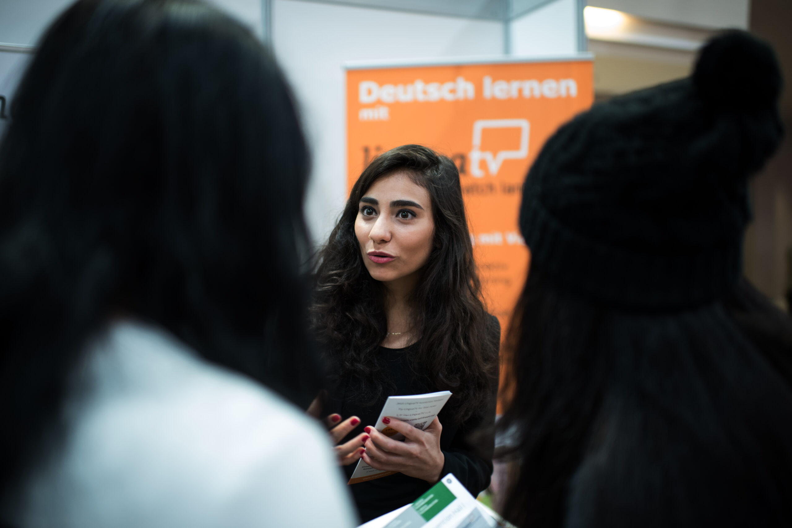 Es soll jetzt doch mehr Mittel für Migrationsberatungen geben – das hat der Haushaltsausschuss des Bundestags am Mittwoch beschlossen.
