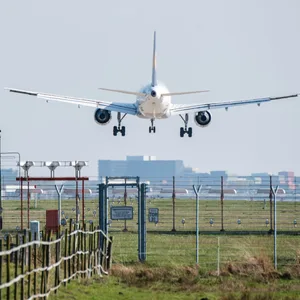 Auch Billigfluglinien wie Ryanair erhöhen jetzt die Preise. (Symbolbild) (Symbolbild)