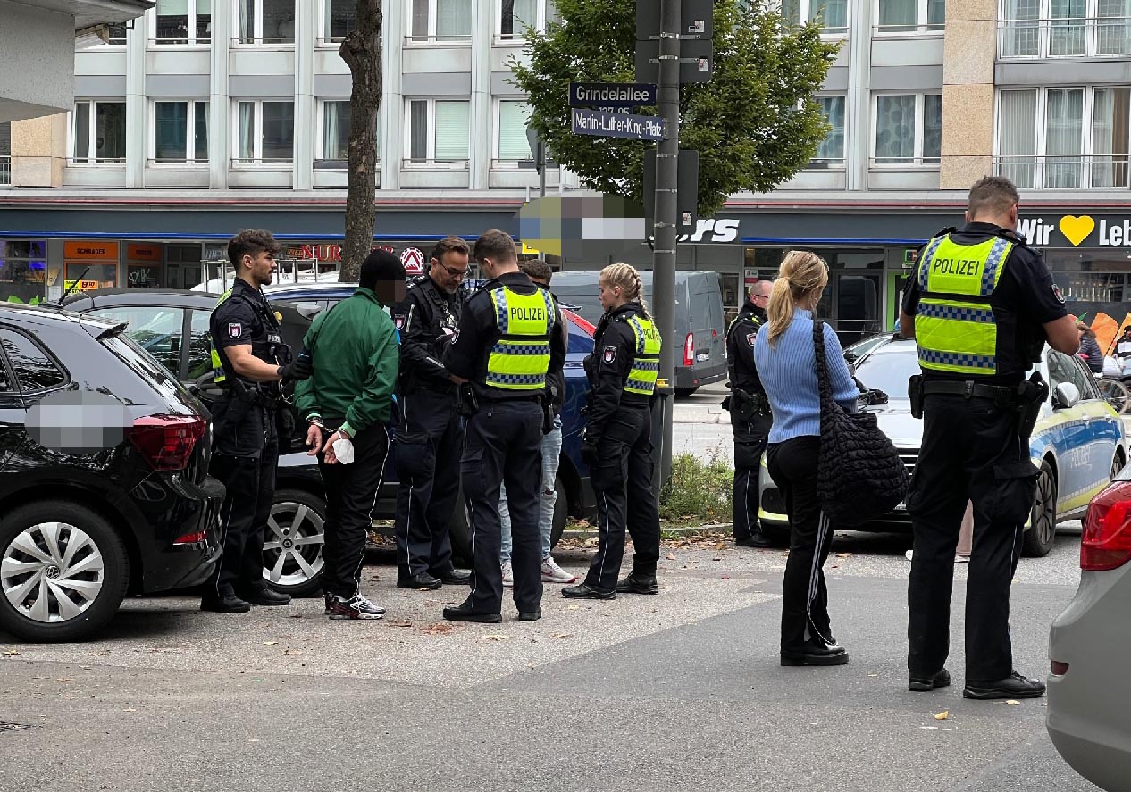Nach Handy-Diebstahl in Hamburg – Polizisten nehemn Täter fest