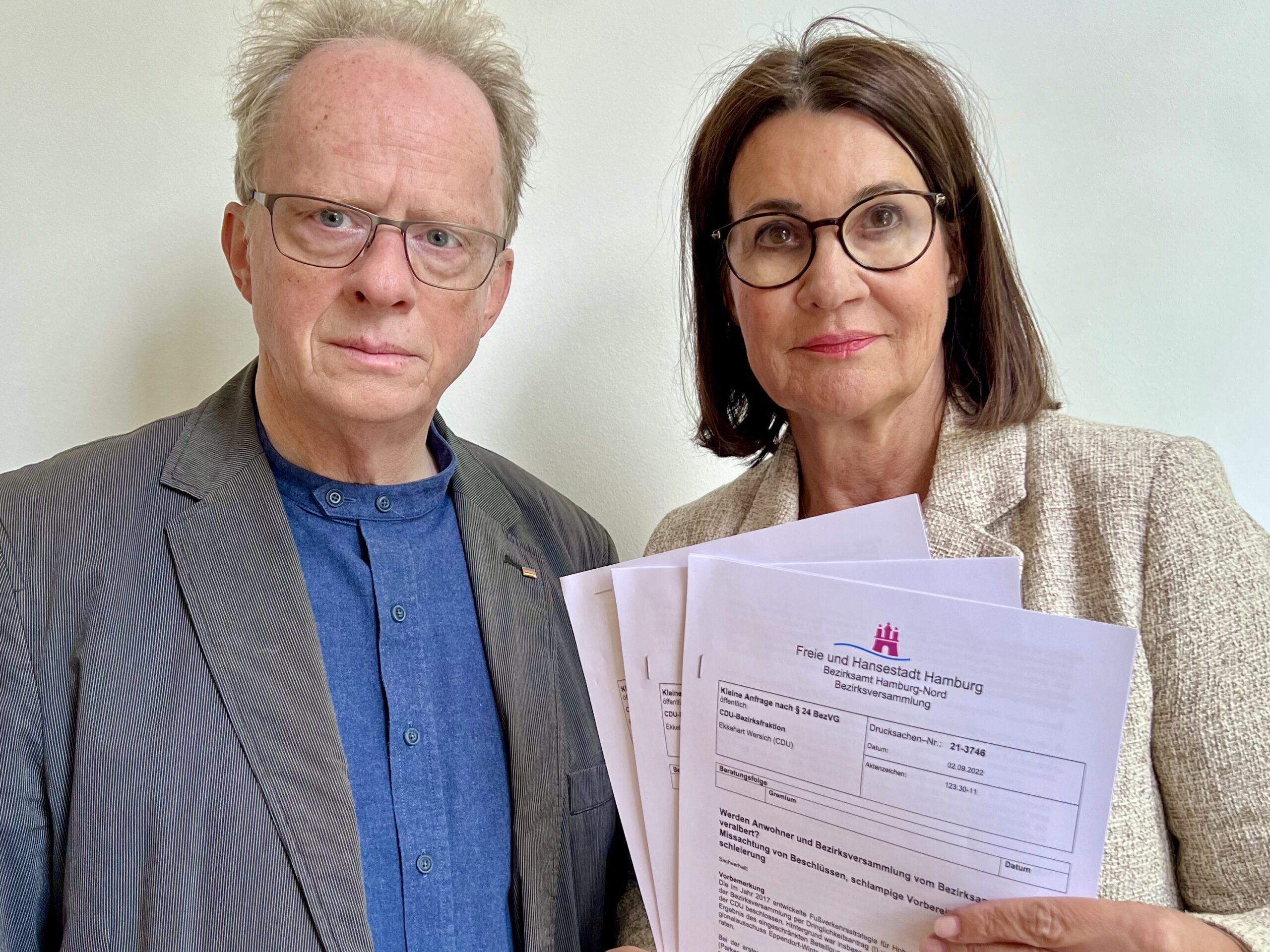 CDU-Politiker Ekkehart Wersich und Irmela Bartling wollen die Pläne von Bezirksamtsleiter Michael Werner-Boelz (Grüne) stoppen.