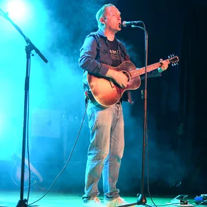 Im dritten Anlauf hat's geklappt: Thees Uhlmann lud seine Fans auf eine Konzert-Bootstour nach Helgoland ein.