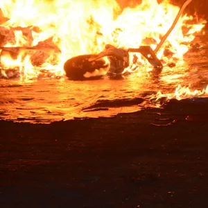 Flammen sind zu sehen