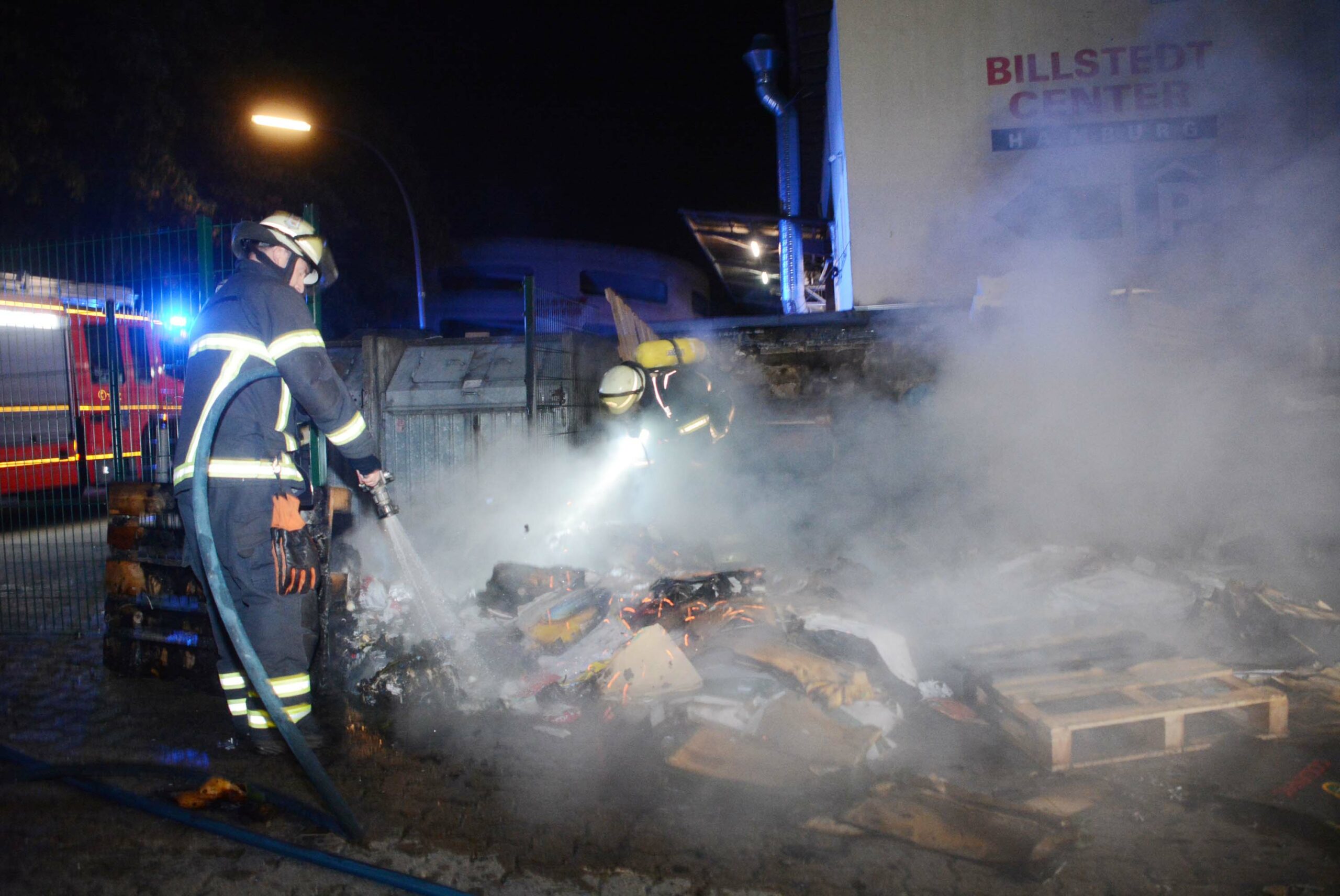 Neun Brandstiftungen in Billstedt – Polizei jagt unheimlichen Zündler