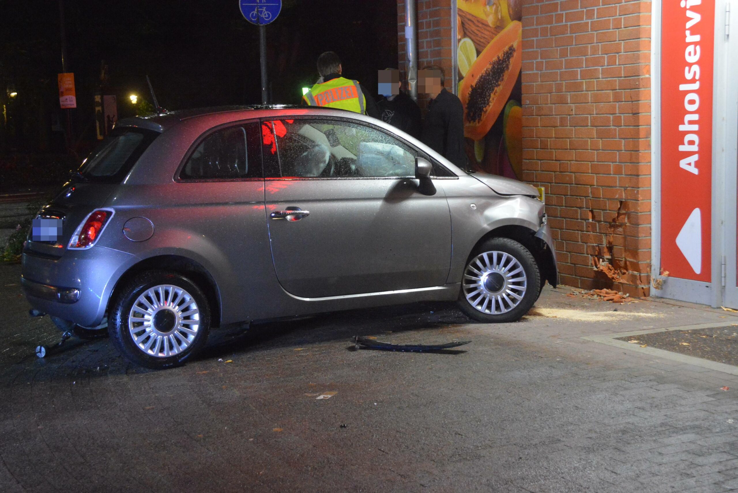 Der Fiat und der Audi wurden nach dem Unfall abgeschleppt.
