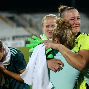 Almuth Schult freute sich über ihr Comeback im DFB-Tor und vergoß Tränen der Rührung.