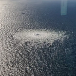 Das Dänische Verteidigungsministerium veröffentlichte Bilder, die das sprudelnde Gas in der Ostsee zeigen.