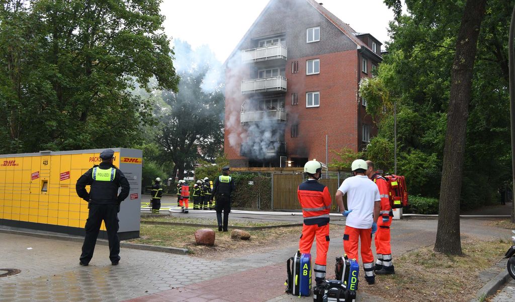Wohnunterkunft für Jugendliche in Hamburg in Flammen – Personen vermisst