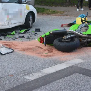 Bei einem Unfall in Eilbek wurde ein Motorradfahrer verletzt.