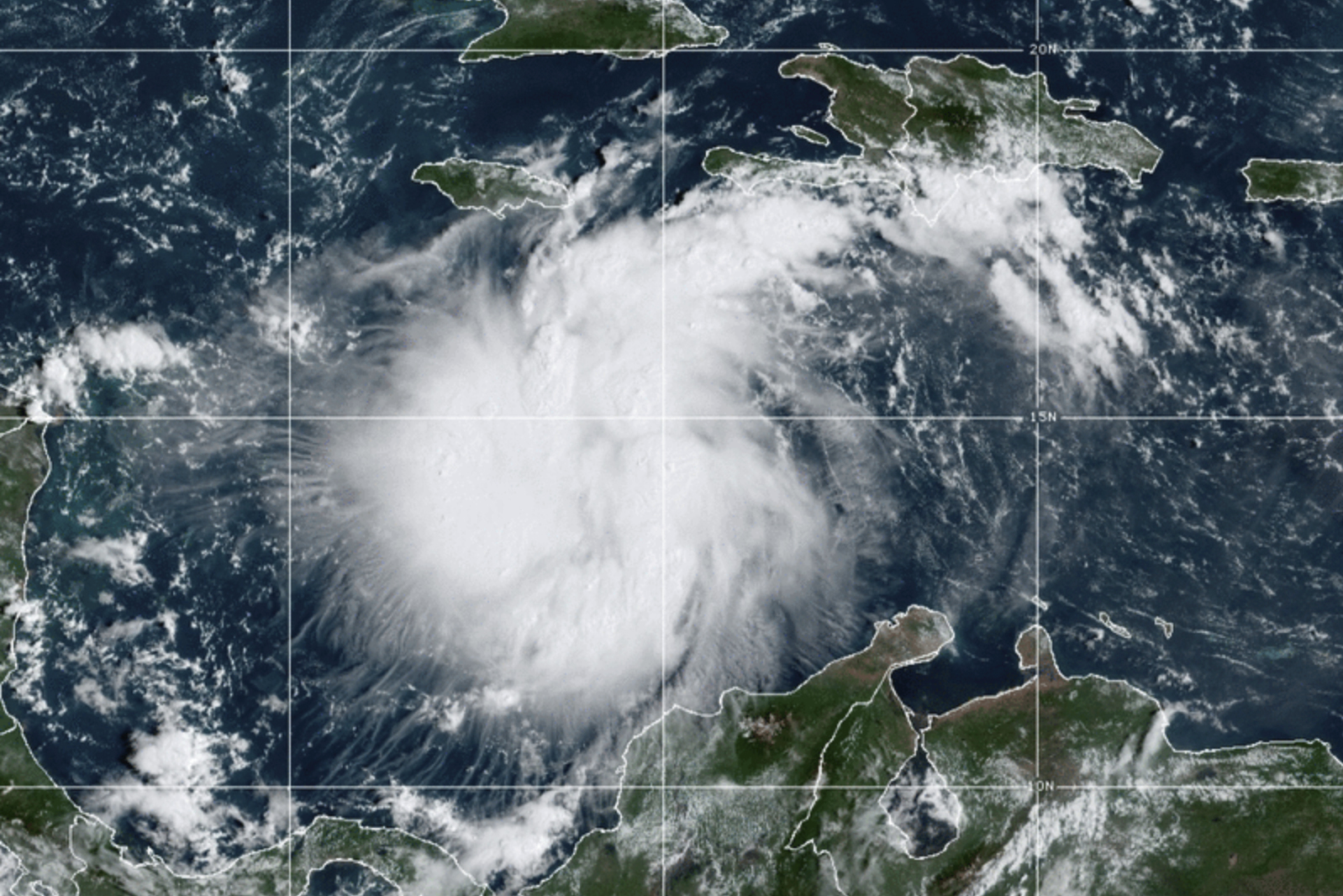 Der Tropensturm „Ian“ über der zentralen Karibik wird sich voraussichtlich zum Hurrikan entwickeln.