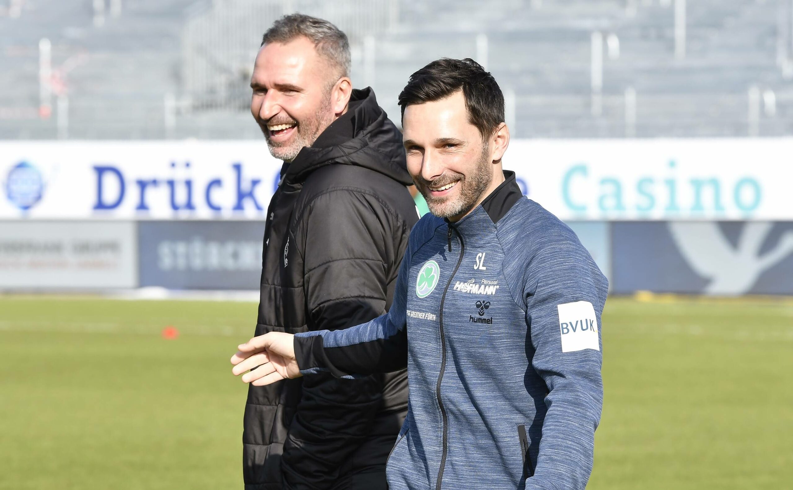 Tim Walter (l.) und Stefan Leitl, hier im Februar 2019 als Coaches von Kiel und Fürth, absolvierten gemeinsam den Trainer-Lehrgang.