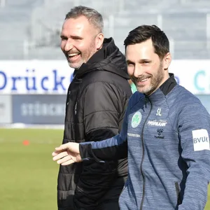 Tim Walter (l.) und Stefan Leitl, hier im Februar 2019 als Coaches von Kiel und Fürth, absolvierten gemeinsam den Trainer-Lehrgang.
