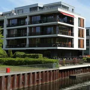 Luxuriöse Eigentumswohnungen am Osterbekkanal. Winterhude Hamburg *** Luxury condominiums on the Osterbekkanal Winterhud