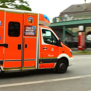 Ein 90-Jähriger wurde am Dienstag in St. Georg überfallen und schwer verletzt.