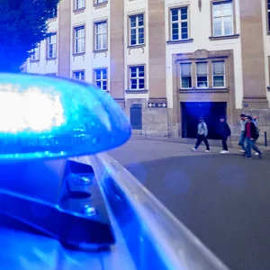Vor dem Frankfurter Landgericht müssen sich Angeklagte wegen mutmaßlicher sexueller Gewalt gegen Kinder verantworten (Symbolbild).