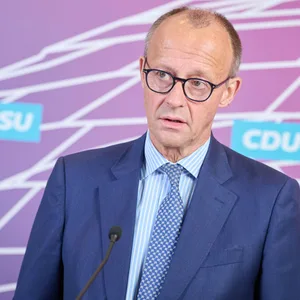 CDU-Chef Friedrich Merz warf Geflüchteten aus der Ukraine in einem TV-Interview „Sozialtourismus“ vor – und erntete harsche Kritik.