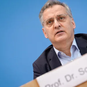 Torsten Schmidt vom Leibniz-Institut für Wirtschaftsforschung stellte im Berlin die gemeinsame Herbstprognose der Wirtschaftsforschungsinstitute vor.