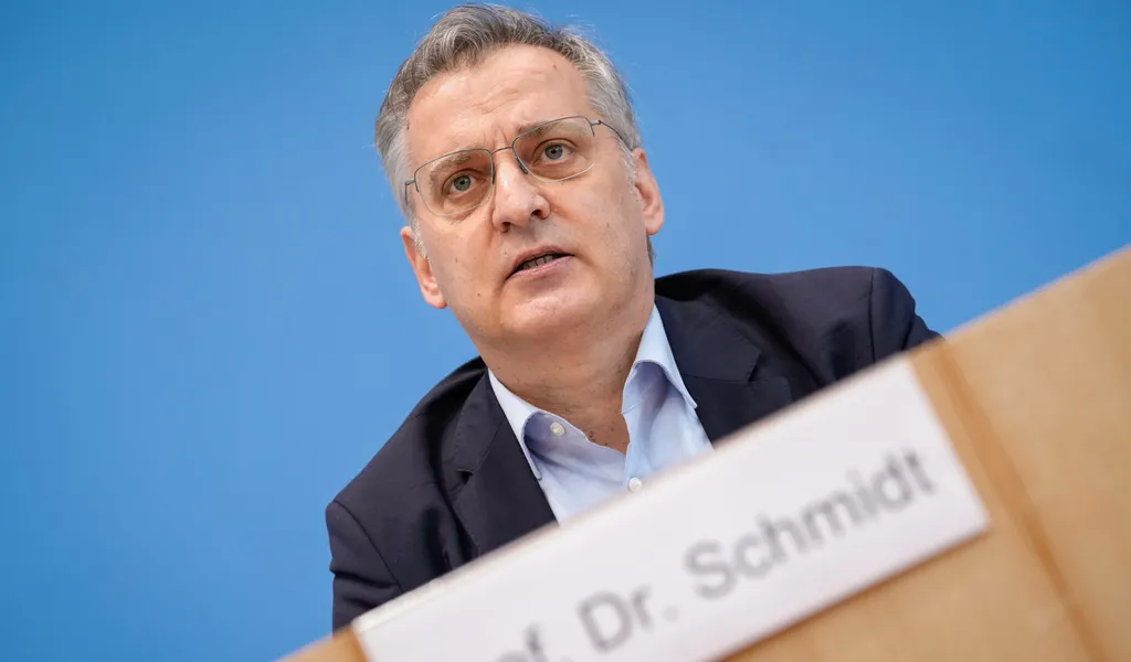 Torsten Schmidt vom Leibniz-Institut für Wirtschaftsforschung stellte im Berlin die gemeinsame Herbstprognose der Wirtschaftsforschungsinstitute vor.