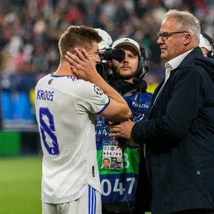 „Du hattest 90 Minuten, dir vernünftige Fragen zu überlegen, und dann stellst du mir zwei so Scheißfragen“, pfefferte Toni Kroos ZDF-Reporter Nils Kaben nach dem Champions-League-Finale entgegen.