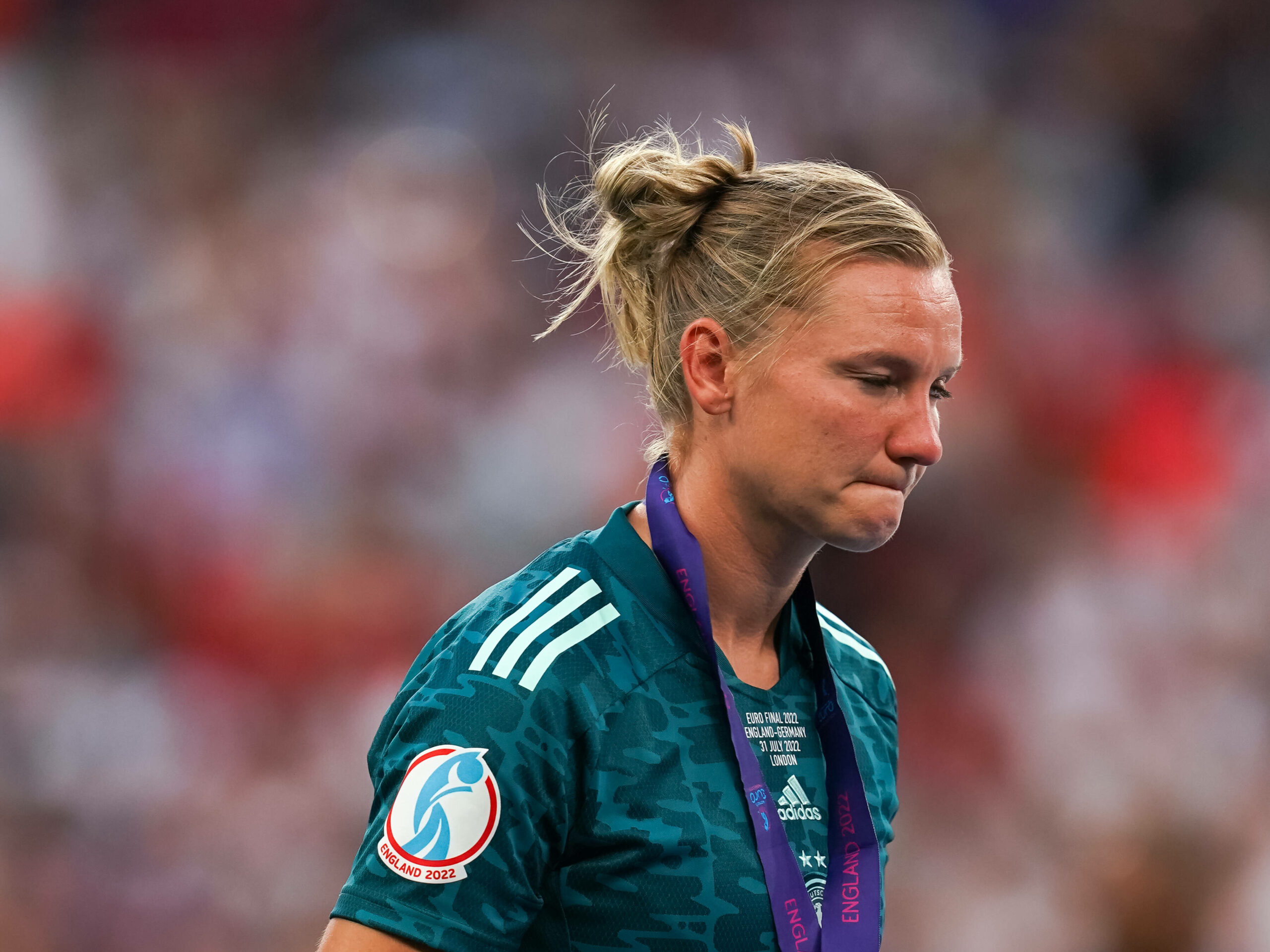 Alexandra Popp enttäuscht nach dem verlorenen EM-Finale gegen England
