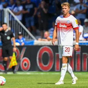 Heute ruht die Freundschaft: Fiete Arp hat mit Holstein Kiel gegen den HSV Großes vor.
