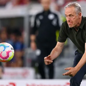 Ups! Christian Streichs SC Freiburg blamierte sich mit einem Merch-Artikel.