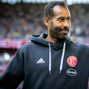 Düsseldorfs Coach Daniel Thioune hat als Gegner noch nie im Volksparkstadion gewonnen. Ihn erwartet ein „besonderes Spiel“.