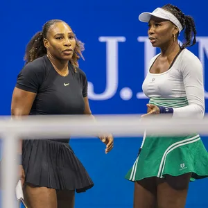 Serena Williams (l.) mit ihrer Schwester Venus Williams im Doppel.