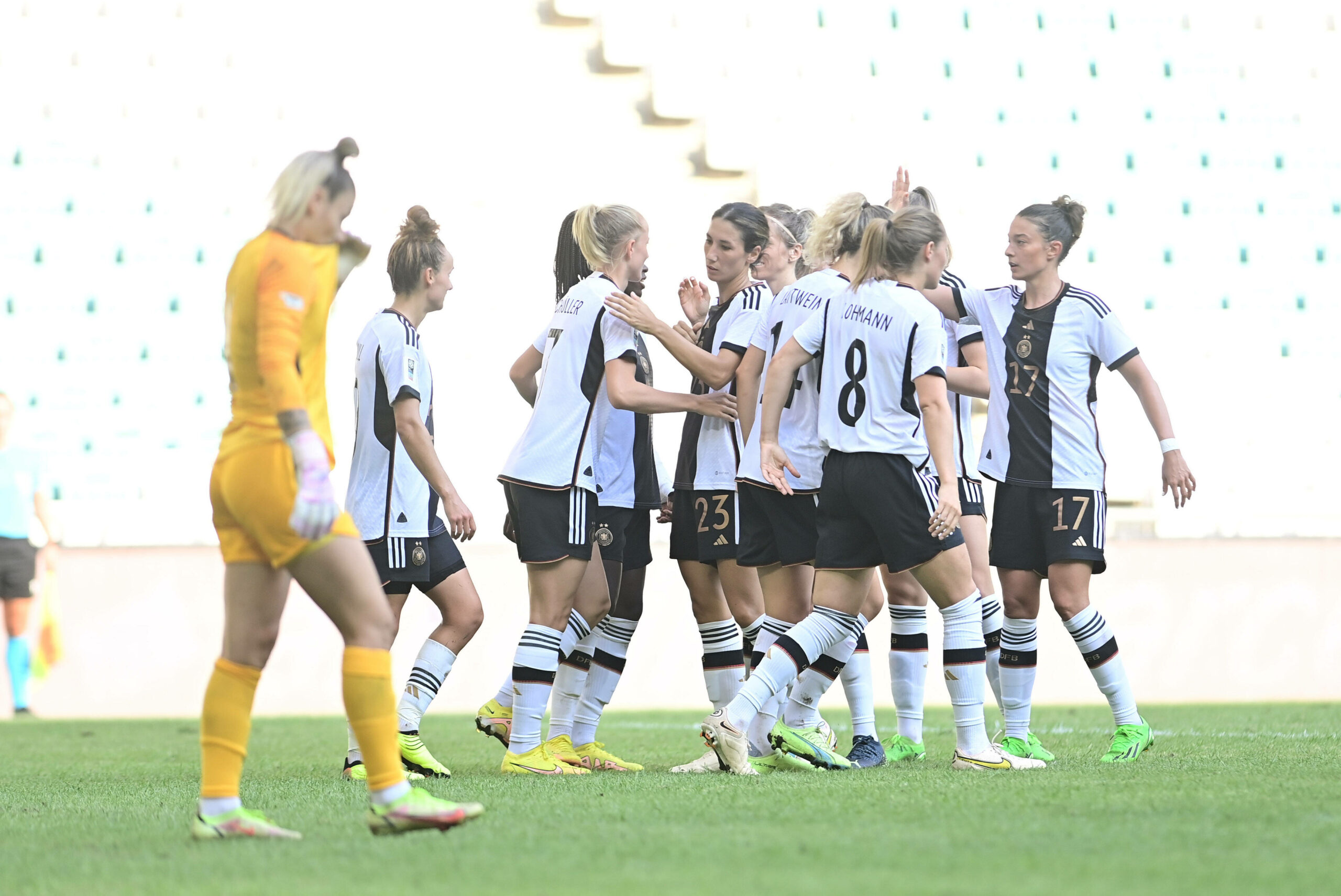 Die deutschen Fußball-Frauen beim Torjubel.