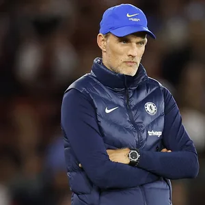Thomas Tuchel verschränkt die Arme