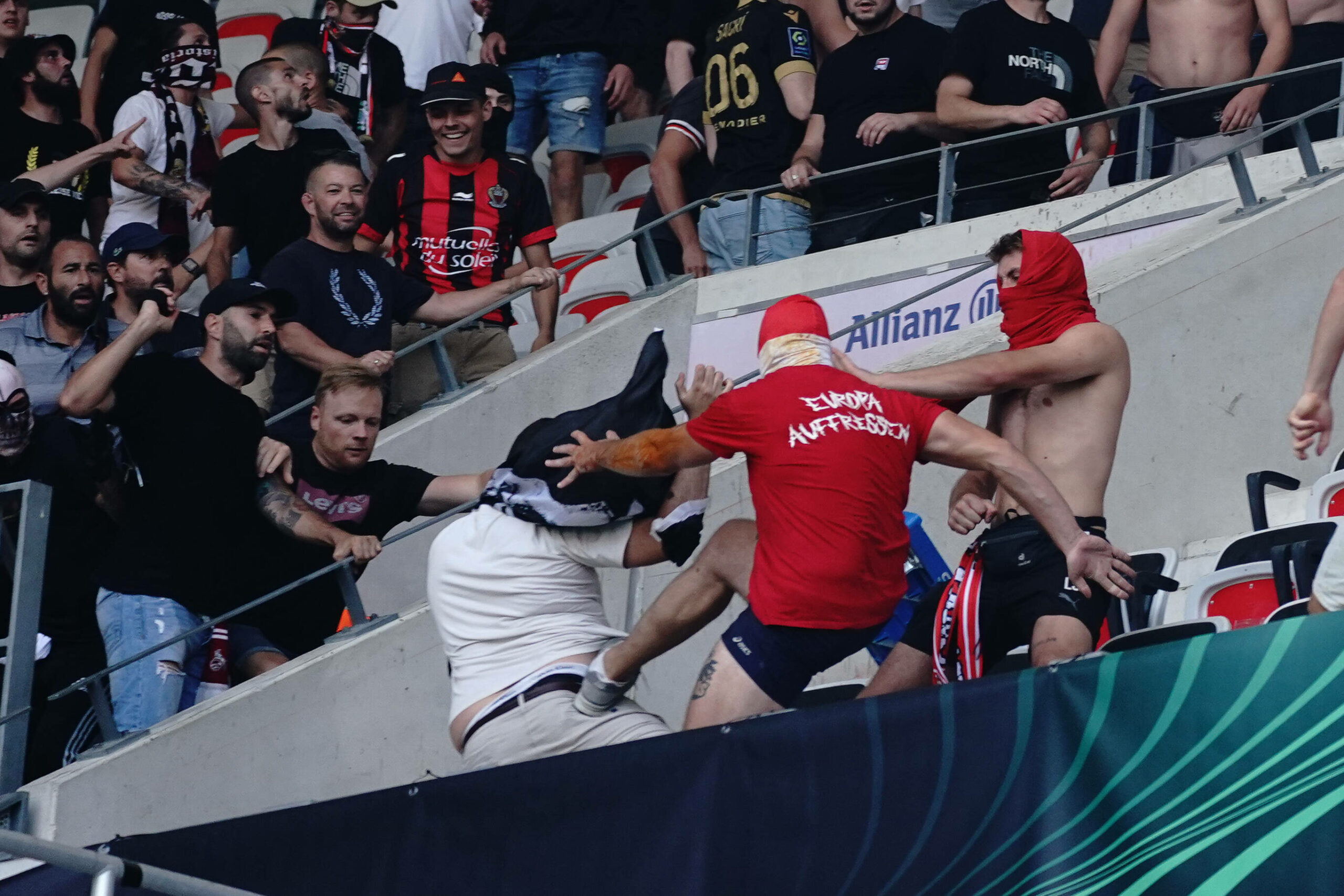 Rund um das Spiel zwischen Nizza und Köln wurden 32 Menschen verletzt.