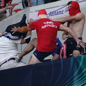 Rund um das Spiel zwischen Nizza und Köln wurden 32 Menschen verletzt.