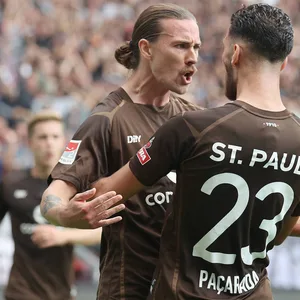 Irvine, Paqarada, St. Pauli