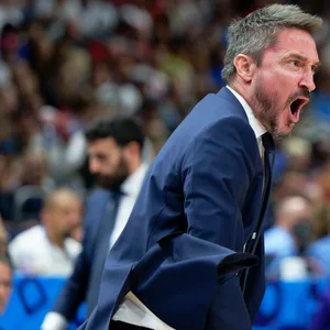 Italien-Trainer Gianmarco Pozzecco zeigte beim Spiel gegen Serbien einmal mehr große Emotionen.