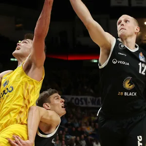 Seth Hinrichs gegen Alba Berlin