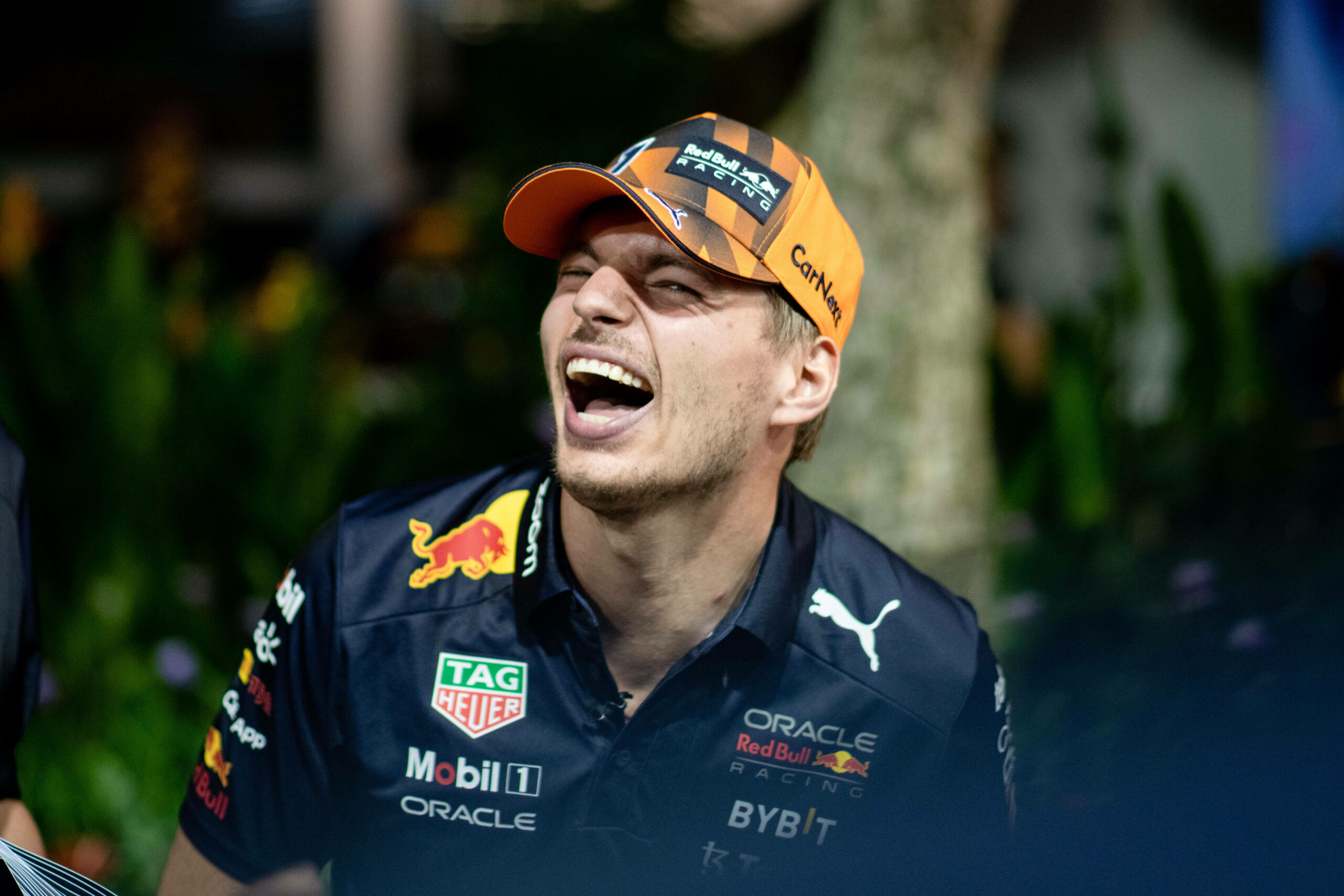Max Verstappen könnte das Lachen nach einem Medienbericht bald vergehen.