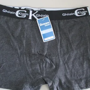 Eine Unterhose für Männer mit dem Aufdruck „Ghlain Klain“ in Anlehnung an Calvin Klein