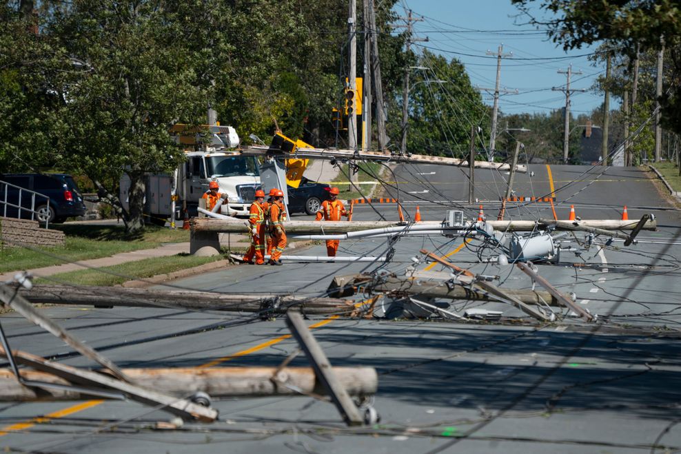 Der Wirbelsturm „Fiona“ hat in Kanada Strommasten umgerissen.