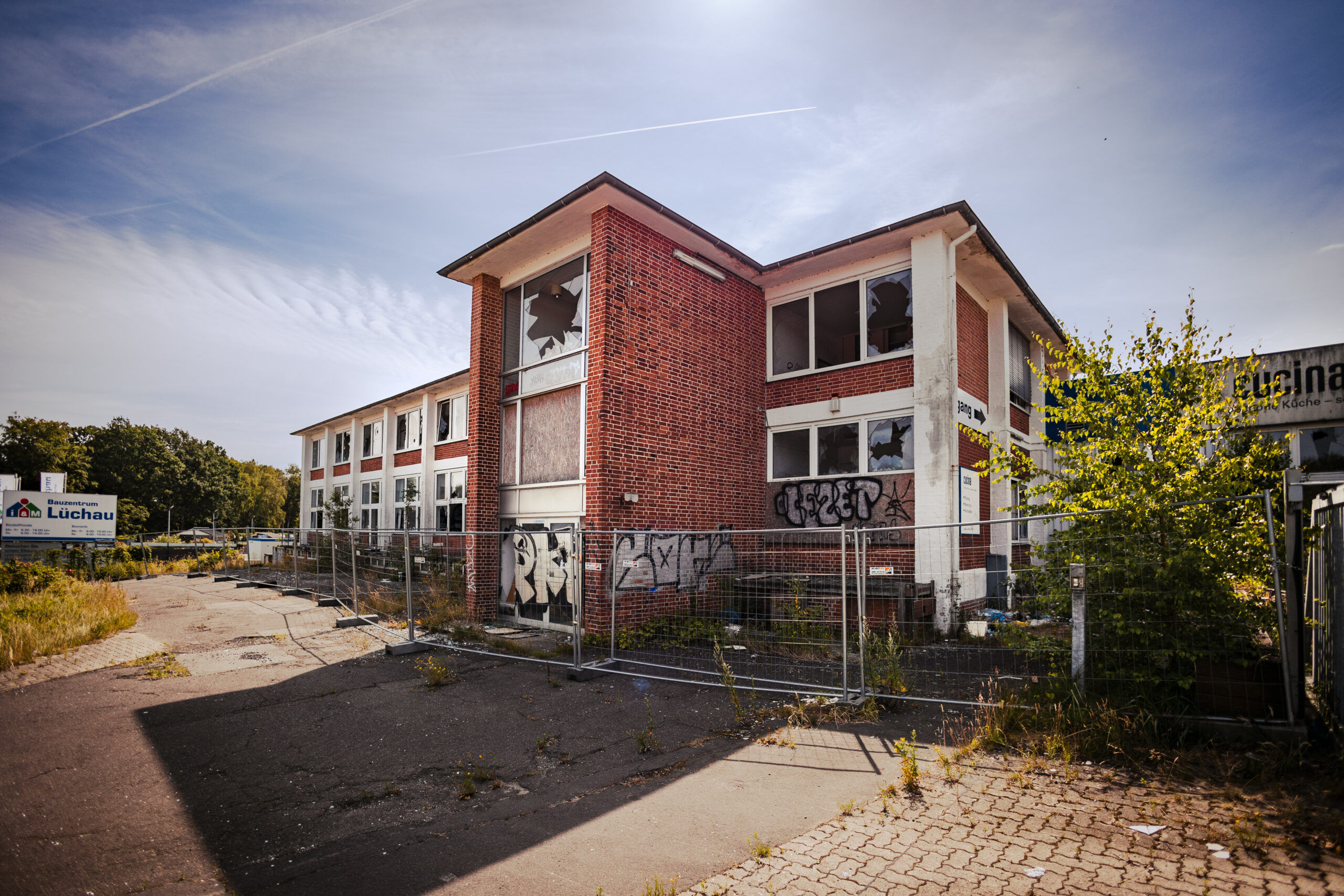Kurz hinter der Hamburger Landesgrenze rottet an der Rissener Straße 140 in Wedel die ehemalige Possehl-Fabrik vor sich hin.
