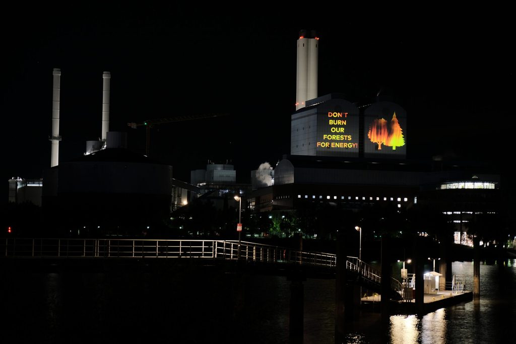 Protestaktion von Robin Wood, Nabu und DUH am Kraftwerk Tiefstack.