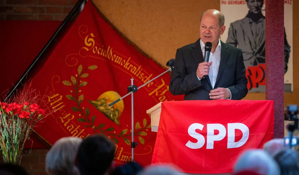 Bundeskanzler Olaf Scholz spricht auf dem 100. Jubiläum der SPD Rahlstedt.