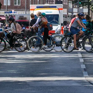 Vorfahrt für Fahrradfahrer! An der Bundesstraße in Eimsbüttel haben Fahrradfahrer lange grün.