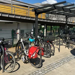 279 der 664 Fahrradstellplätze in Poppenbüttel sind überdacht.